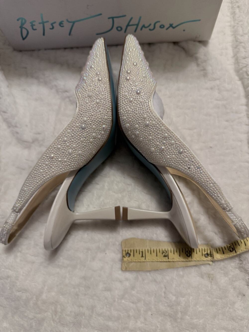 Betsey Johnson Clark Pumps Women 6 Wide Ivory Slingback CLRK104060W